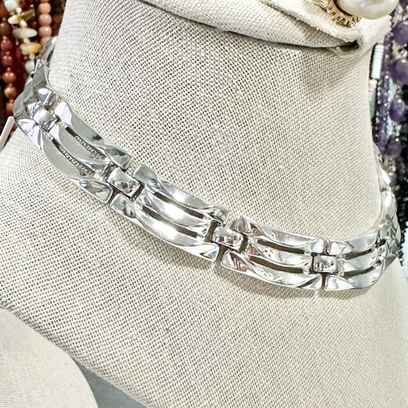 Vintage 1950's CROWN TRIFARI POLISHED RHODIUM PLATED GOLDEN GATE NECKLACE - Picture 3 of 4